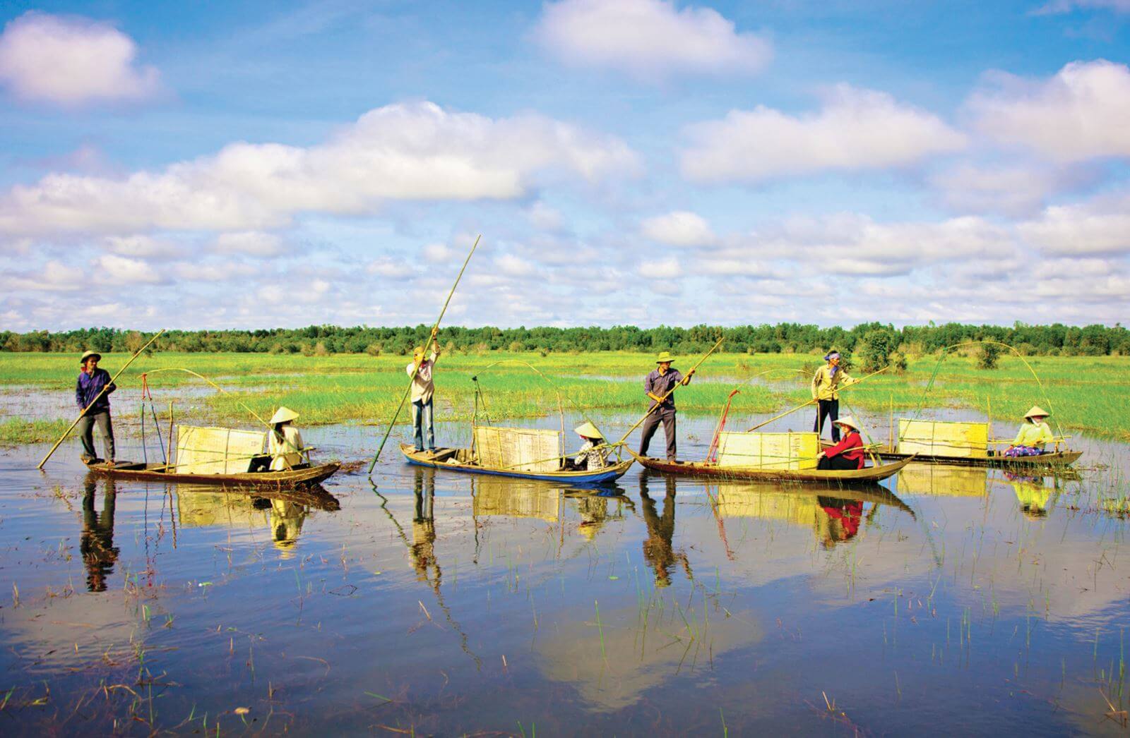 Immerse in South Vietnam’s vibrant river life